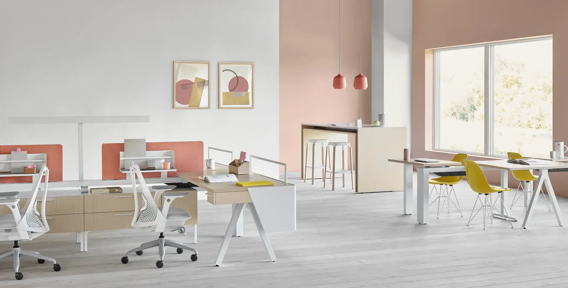 Oficina moderna con mobiliario Herman Miller
